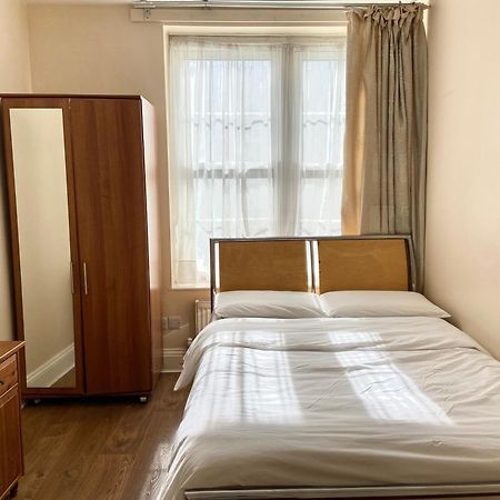 Separate Rooms By The Thames Лондон Екстериор снимка