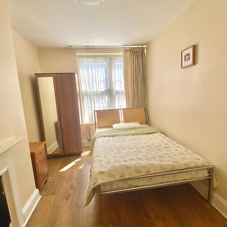 Separate Rooms By The Thames Лондон Екстериор снимка