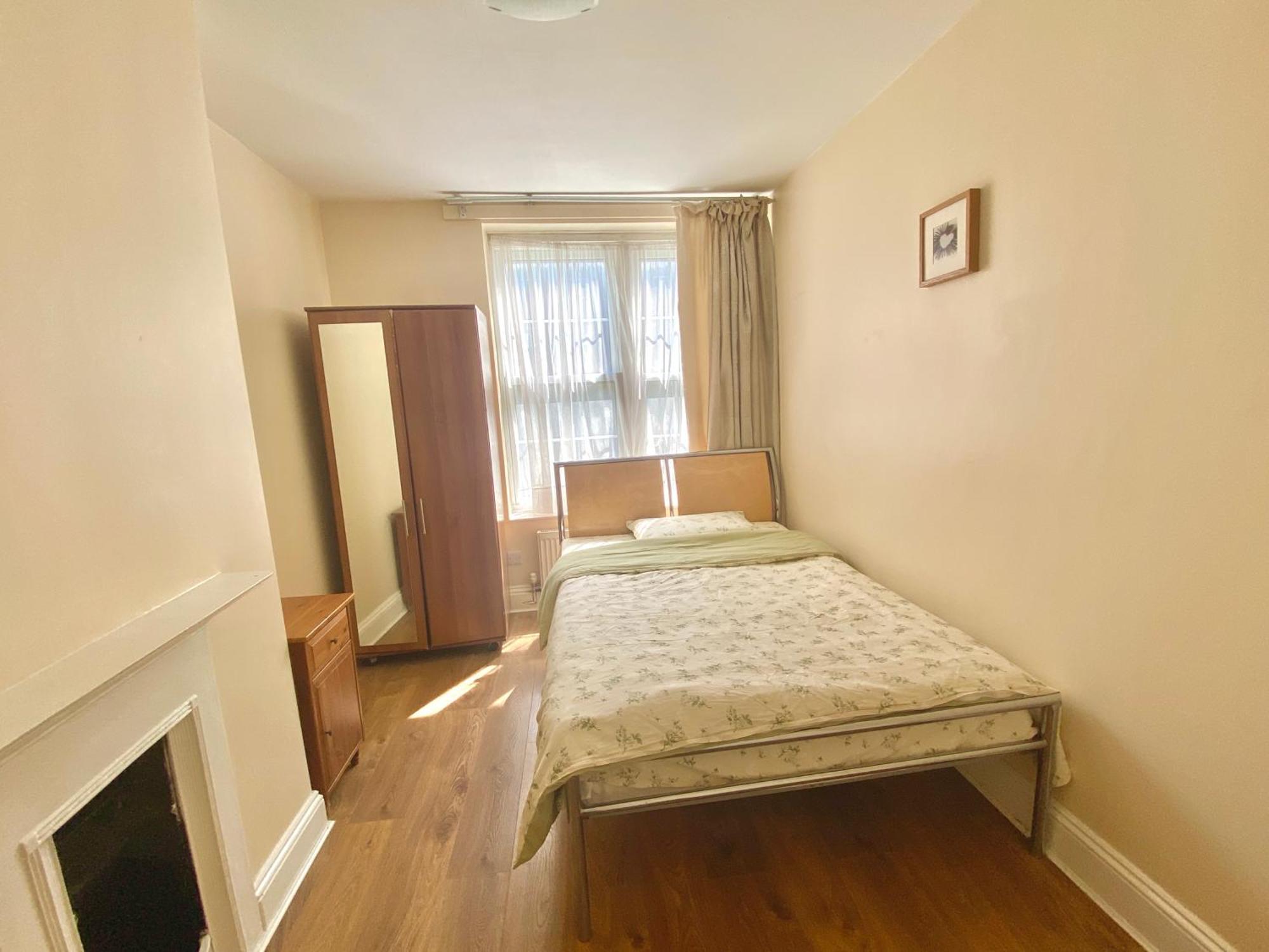 Separate Rooms By The Thames Лондон Екстериор снимка